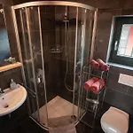 شاليه Stilvolles Mit Hauseigener Sauna & Whirlwanne *