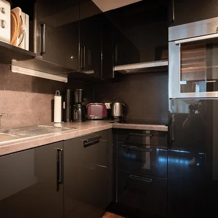 Chalet Stilvolles Mit Hauseigener Sauna & Whirlwanne